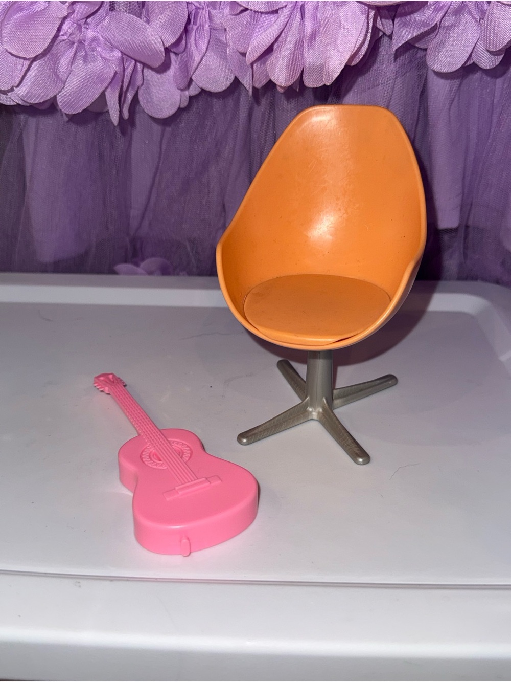 Barbie orange Vintage chair for dream house & pink guitar